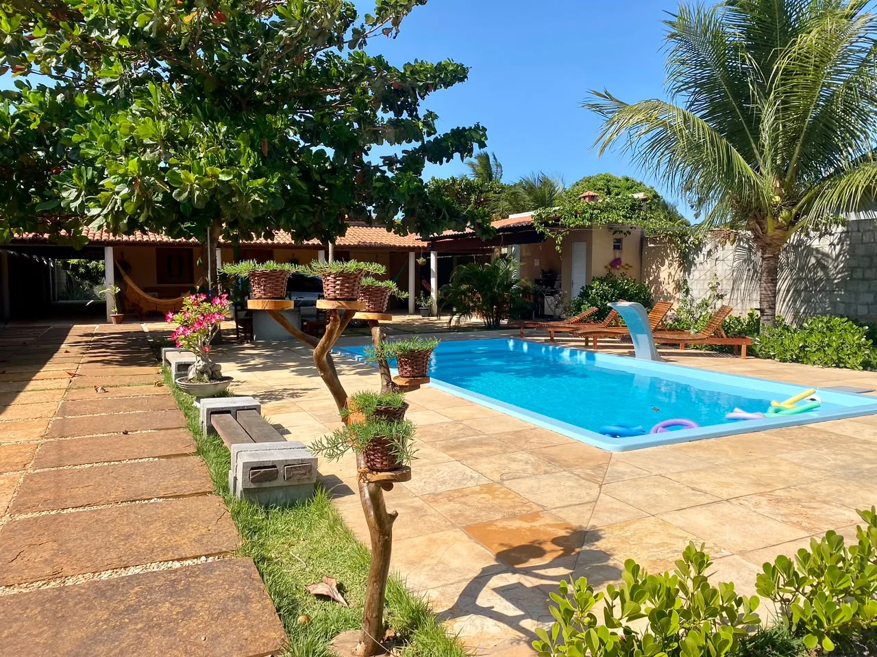 Piscina y jardín, casa en Jericoacoara
